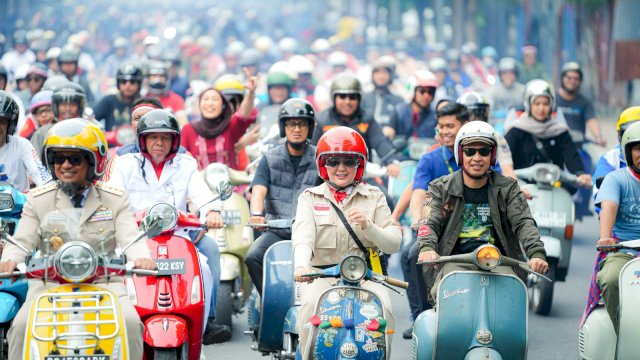 Hadiri Tudang Sipulung, Gubernur-Wagub Kompak Naik Vespa Bersama Pecinta Vespa Plus OKP Serta Tanam Tabebuya Sepanjang CPI