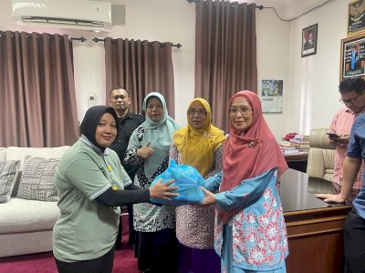 Tebar Berkah Ramadhan, FUF UIN Alauddin Makassar Salurkan 110 Paket Ramadhan Untuk CS hingga Tendik