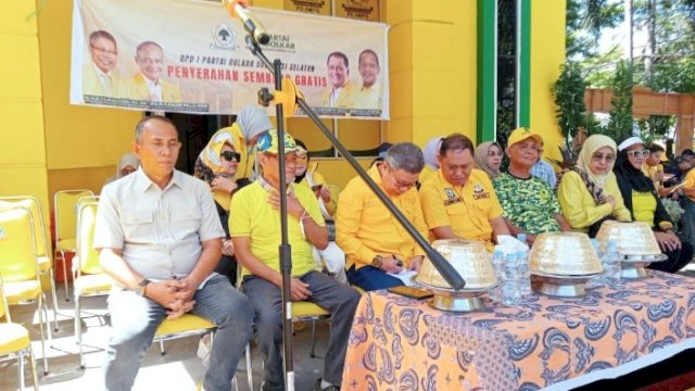 Dalam rangka HUT 61 Partai Golkar, NH sumbang 1.000 paket sembako ke DPD I Partai Golkar Sulsel