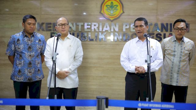 Andi Amran Sulaiman bersama Menteri Investasi dan Hilirisasi/BKPM, Rosan Roeslani di Kantor Pusat Kementerian Pertanian (Kementan), Jumat (7/11/2025).