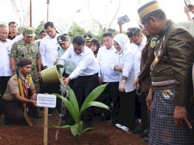 Percepat Hilirisasi Kelapa Nasional, Mentan Amran Launching Gerakan Menanam Lima Juta Kelapa di Selayar