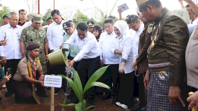 Percepat Hilirisasi Kelapa Nasional, Mentan Amran Launching Gerakan Menanam Lima Juta Kelapa di Selayar