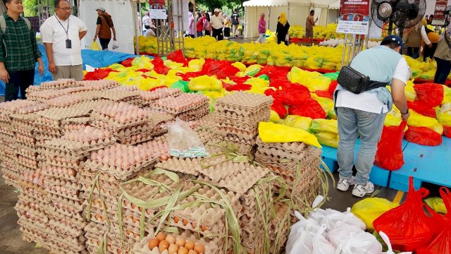 Pasar Murah KKSS Diserbu Warga Makassar, Ketum AAS: Bentuk Kepedulian untuk Sulsel