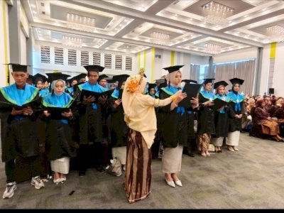 STIE Indonesia Makassar Wisuda 110 Lulusan: Perkuat Karakter dan Kompetensi di Tengah Transformasi Digital
