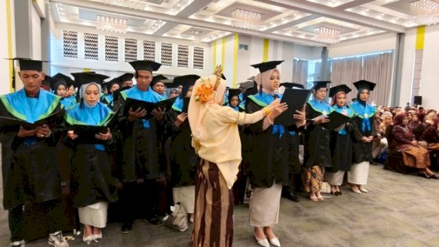 STIE Indonesia Makassar Wisuda 110 Lulusan: Perkuat Karakter dan Kompetensi di Tengah Transformasi Digital