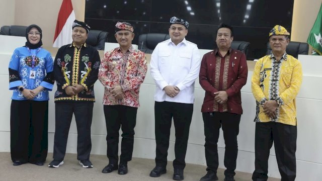 Legislator William Hadiri Kunjungan Pemkot Tarakan Bahas Digitalisasi PAD di Balaikota Makassar