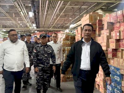 Mentan Amran Kirimkan Bantuan Bencana Sumatra dengan KRI Banda Aceh