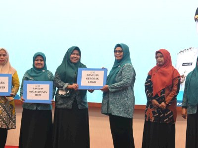 TP PKK Sulsel Salurkan Bantuan UMKM pada Pembukaan Pelatihan Kader