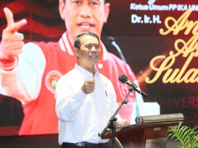 Mentan Andi Amran Sulaiman Bantu Rp1 Miliar untuk Anak Yatim Piatu Melalui Kegiatan IKA Unhas Peduli