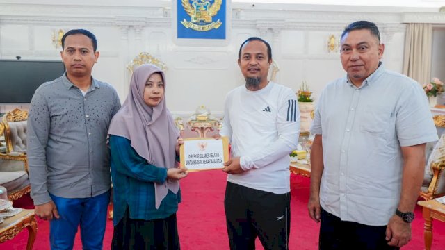 Gubernur Sulsel Serahkan Bantuan kepada Keluarga Korban Kapal Tenggelam di Pangkep