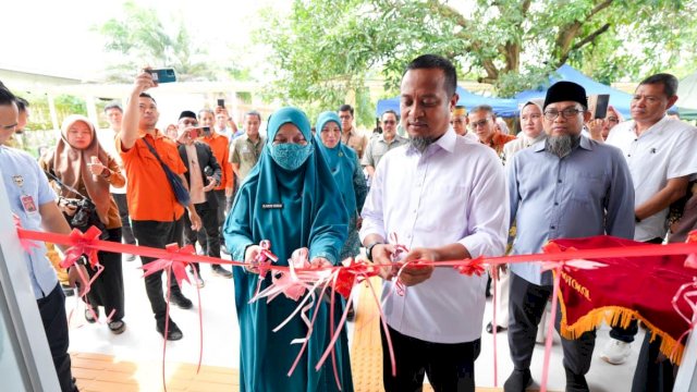 Ketua TP PKK Sulsel Dampingi Gubernur Resmikan Aula Sipakatau dan Ruang Kelas Baru UPT SLB Negeri 2 Makassar
