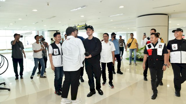 Kaget dan Kagum, Kaesang Pangarep Disambut Meriah Kader PSI di Makassar