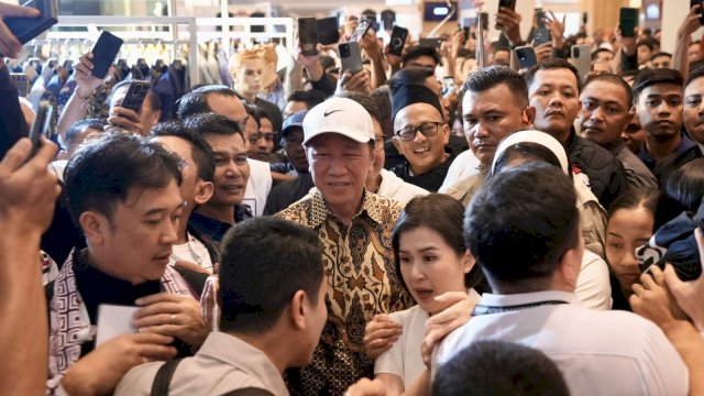 Makassar Bergemuruh Sambut Jokowi Jelang Penutupan Rakernas PSI