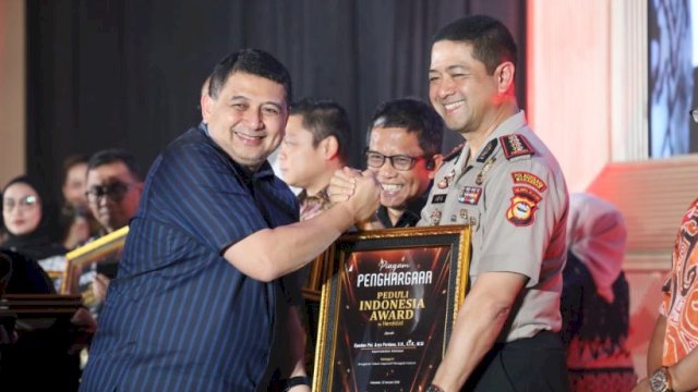 Kapolrestabes Makassar Terima Penghargaan Tokoh Inspiratif di Peduli Indonesia Awards 2026