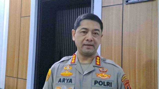 Kapolrestabes Makassar Kombes Pol Arya Perdana foto list.