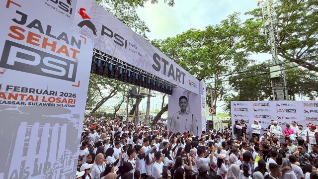 Puluhan Ribu Warga Ikuti Jalan Sehat PSI di Makassar, Kaesang: Politik Harus Menyenangkan!