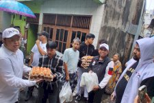 Jumat Berkah PSI Sulsel, Gandi Rusdi Turun Langsung Bantu Korban Kebakaran Bulogading