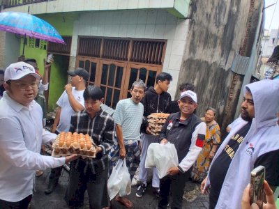 Jumat Berkah PSI Sulsel, Gandi Rusdi Turun Langsung Bantu Korban Kebakaran Bulogading