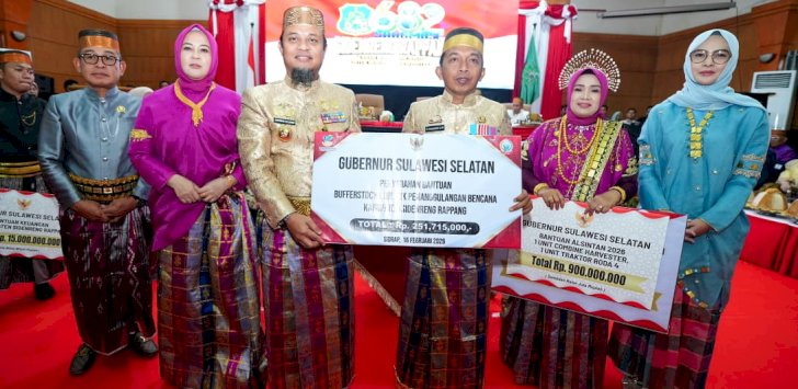 Gubernur Sulsel Serahkan Bantuan Rp15 Miliar di Peringatan 682 Tahun Sidrap
