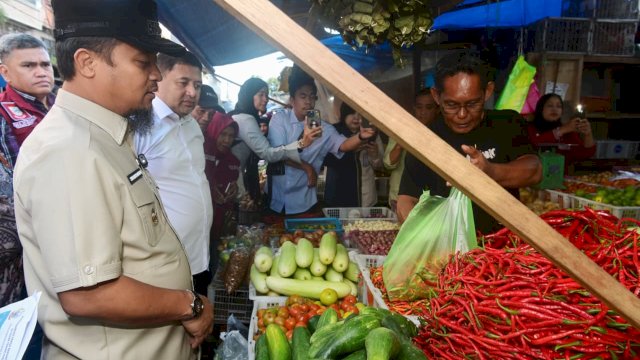 Sidak Pasar Bersama Forkopimda, Gubernur Sulsel: Harga Sembako Relatif Terkendali
