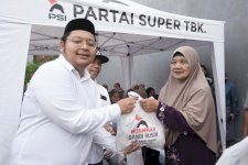 Hangatnya Safari Ramadhan PSI Sulsel, Muammar Gandi Rusdi Sapa dan Bantu Warga Gowa