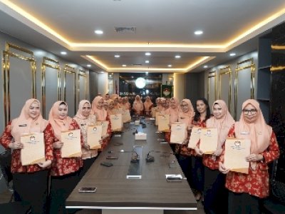 DWP Kota Makassar Perkuat Kepemimpinan, SK Pengesahan Ketua Unit Kerja Resmi Diserahkan