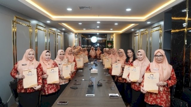 DWP Kota Makassar Perkuat Kepemimpinan, SK Pengesahan Ketua Unit Kerja Resmi Diserahkan