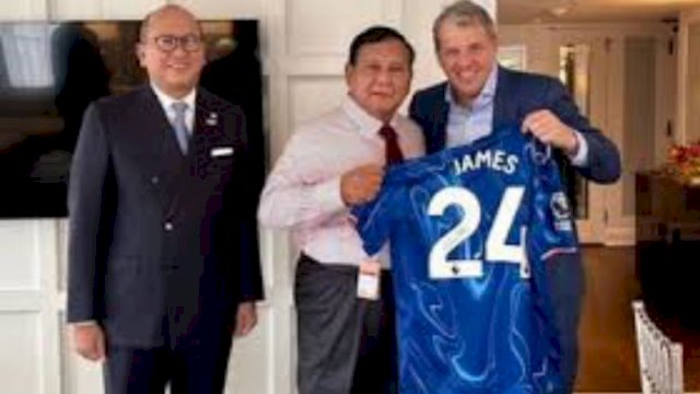 Momen Todd Boehly Beri Jersey Chelsea ke Prabowo, Janji Bakal Bawa ‘The Blues’ dan Lakers ke Tanah Air