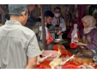 Sidak Pasar Minggu, Kementan Pastikan Harga Ayam di Bulan Ramadan Masih Sesuai Harga Acuan