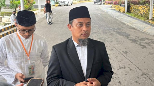 Gubernur Sulsel Andi Sudirman Sulaiman Saat ditemui di Asrama Haji Foto list.