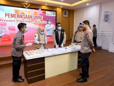 Mendadak dan Transparan Polrestabes Makassar, Tes Urine PJU dan Kapolsek Hasilnya Nihil Narkoba