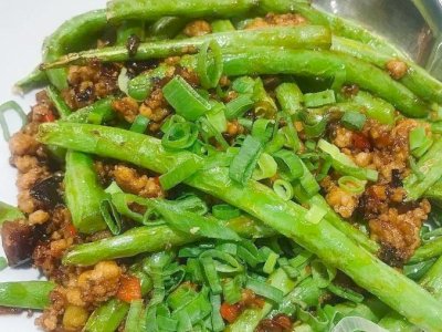 Malas Masak Pas Sahur? Cobain Resep Tumis Buncis Tahu yang Praktis & Padat Nutrisi.