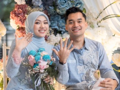 Selamat! Pebulu Tangkis Supercantik Indah Cahya Resmi Dilamar Leo Rolly