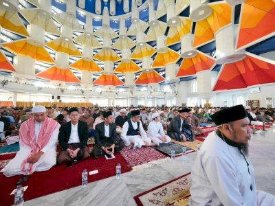 Puluhan Ribu Masyarakat Sulsel Salat Ied di Masjid Kubah 99 Asmaul Husna