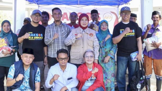 Aliyah Mustika Ilham Serahkan 300 Paket Sembako untuk Petugas Pemakaman