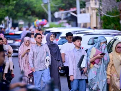 Ketua DPRD Sulsel Cicu Salat Id di Makassar, Titip Pesan Kembali ke Fitrah