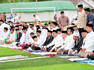 ​Gubernur Sulsel Rayakan Idul Fitri 2026, di Kampung Halaman Mappesangka Bone