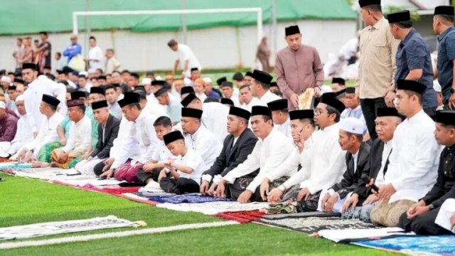 Gubernur Sulsel Andi Sudirman Bersama Mentan Amran Sulaiman Foto list.