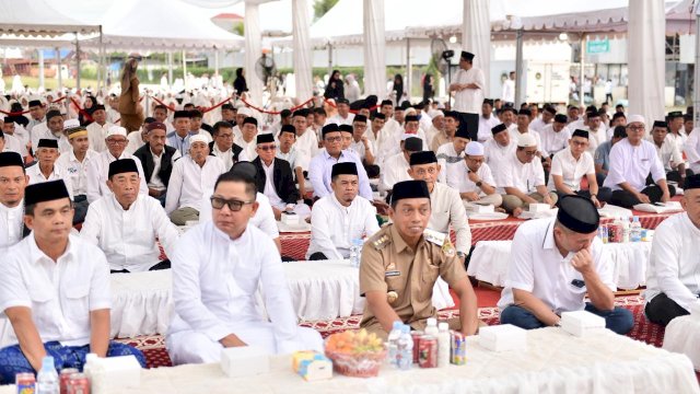Buka puasa bersama dalam rangka HUT ke-53 Rusdi Masse Mappasessu di Lapangan RMS, Rappang, Selasa (3/3/2026)