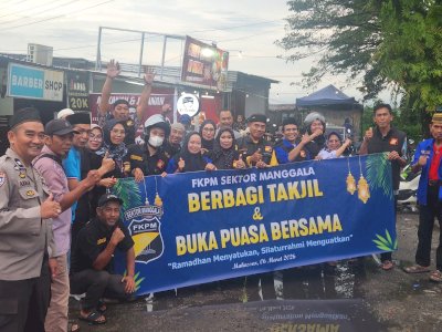 Tebar Kebaikan Ramadan, FKPM Sektor Manggala Bagikan Takjil di Perumnas Antang