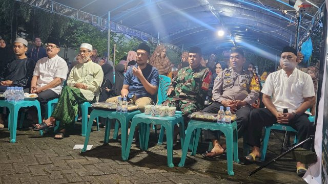 Lurah Bitowa Bersama RT RW 06 Bhabinkamtibmas Babinsa Foto list.