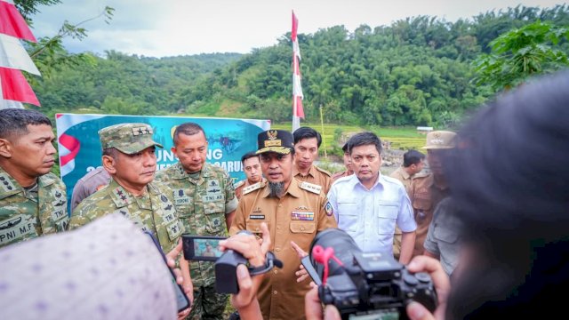 Gubernur Sulawesi Selatan, Andi Sudirman Sulaiman, menghadiri Launching 200 Titik Jembatan Gantung Aramco dan Belly sebagai Perintis Garuda se-Indonesia oleh Presiden RI Prabowo Subianto melalui TNI AD.