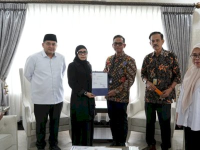 Pemkot Makassar dan Taspen Berikan Santunan untuk Ahli Waris Almarhum Andi Muhammad Yasir