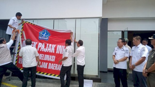 Pemda Bone Segel KFC Karena Tak Bayar Pajak