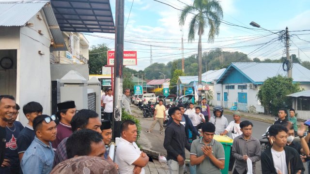 Kantor PT GSI Disegel Massa, Aliansi Mahasiswa Tuntut Transparansi Survei Seismik Blok Sengkang