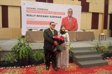 Bedah Strategi Relawan Dozer: Rully Rozano Raih Gelar Doktor di Unhas dengan Predikat Sangat Memuaskan