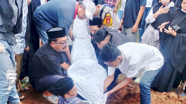 Wujud Empati Bhabinkamtibmas Bitowa, Kawal Jenazah Warga Binaan Hingga Pemakaman