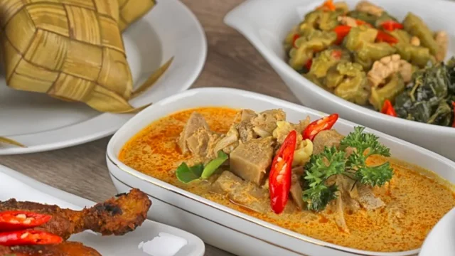 Makan Enak Saat Lebaran Tanpa Ganggu Kesehatan, Ini Rahasianya