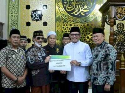 Safari Ramadan di Manggala, Ketua DPRD Makassar Supratman, didampingi Sekretaris Dewan (Sekwan) Bapak Andi Rahmat Mappatoba Ajak Warga Bersinergi Wujudkan Kota Bersih dan Maju