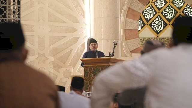 Hadiri Tarawih di Masjid Raya, Munafri Silahkan Takbir, Tapi Jangan Konvoi dan Nyalakan Petasan